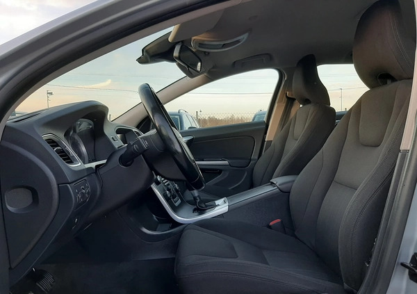 Volvo V60 cena 26900 przebieg: 217730, rok produkcji 2011 z Opatów małe 277